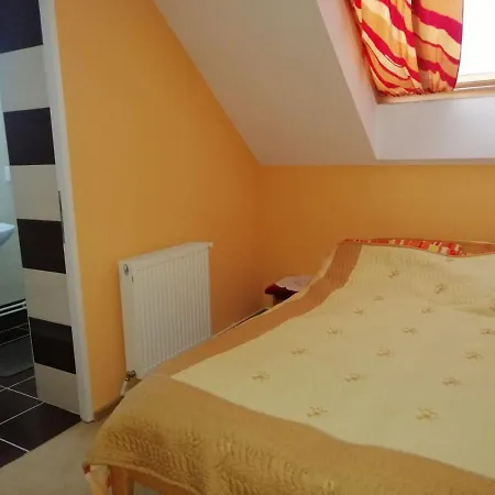 Hajnal Vendeghaz Guest house Capilnita
